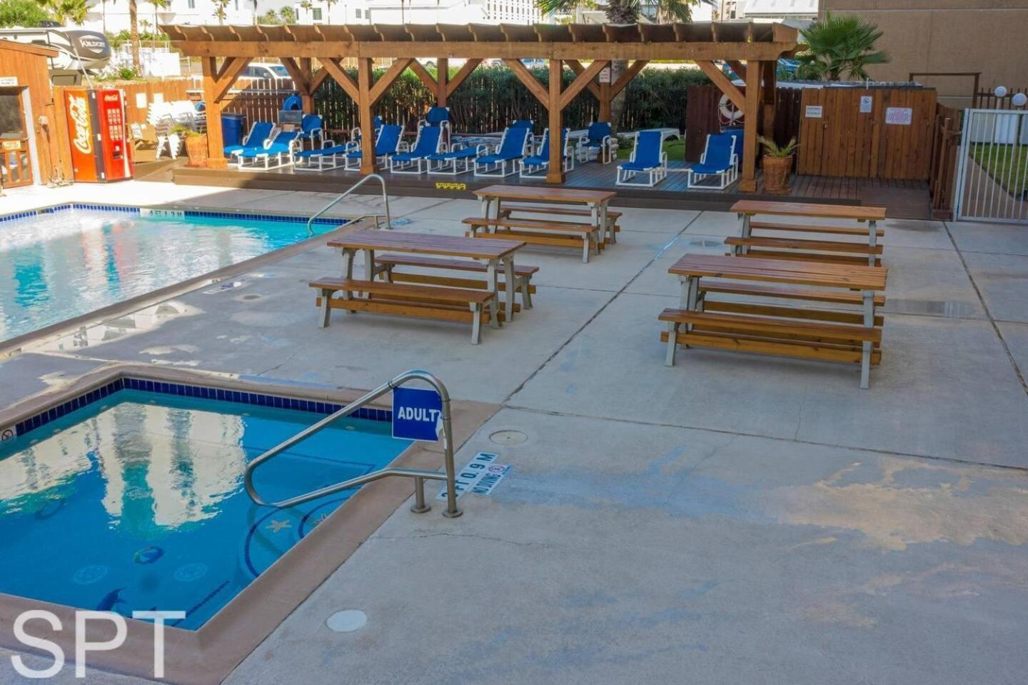 Beach Access Condo With Pool, Hot Tub Area & Bbq - Gulfview I - Unit 213 South Padre Island Eksteriør billede