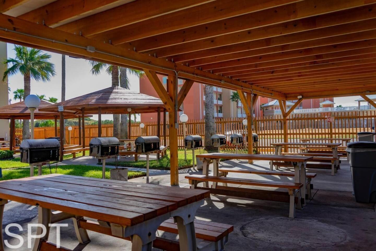 Beach Access Condo With Pool, Hot Tub Area & Bbq - Gulfview I - Unit 213 South Padre Island Eksteriør billede