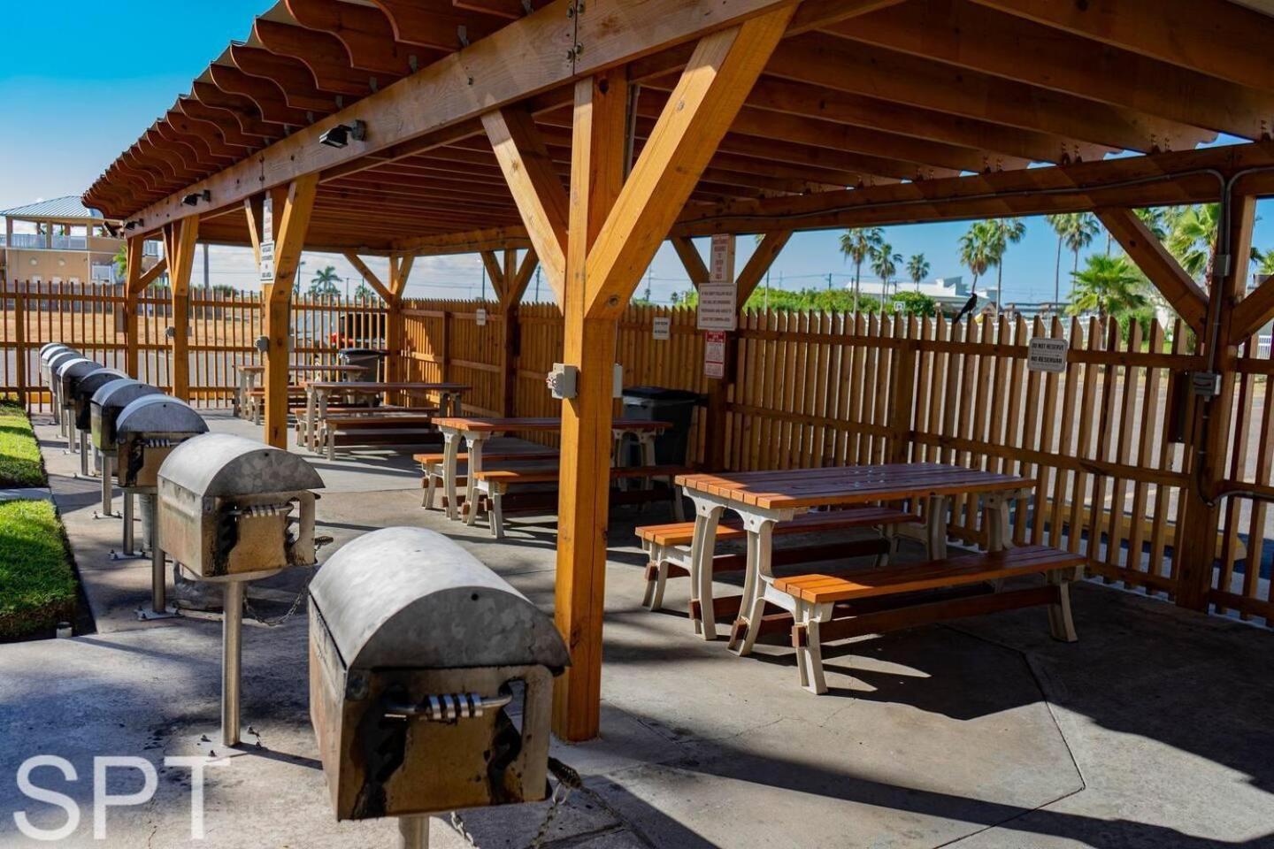 Beach Access Condo With Pool, Hot Tub Area & Bbq - Gulfview I - Unit 213 South Padre Island Eksteriør billede